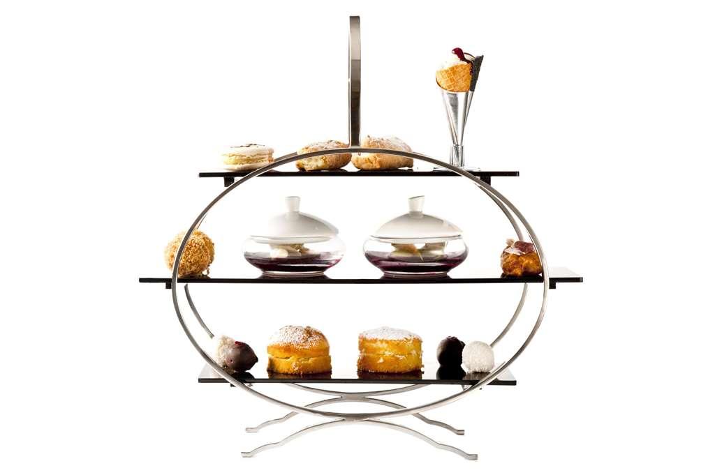 The Fitzwilliam Hotel Dublin Facilities photo A cake stand