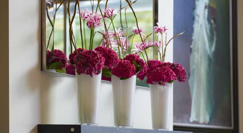 The Fitzwilliam Hotel Dublin Exterior photo Flower arrangement