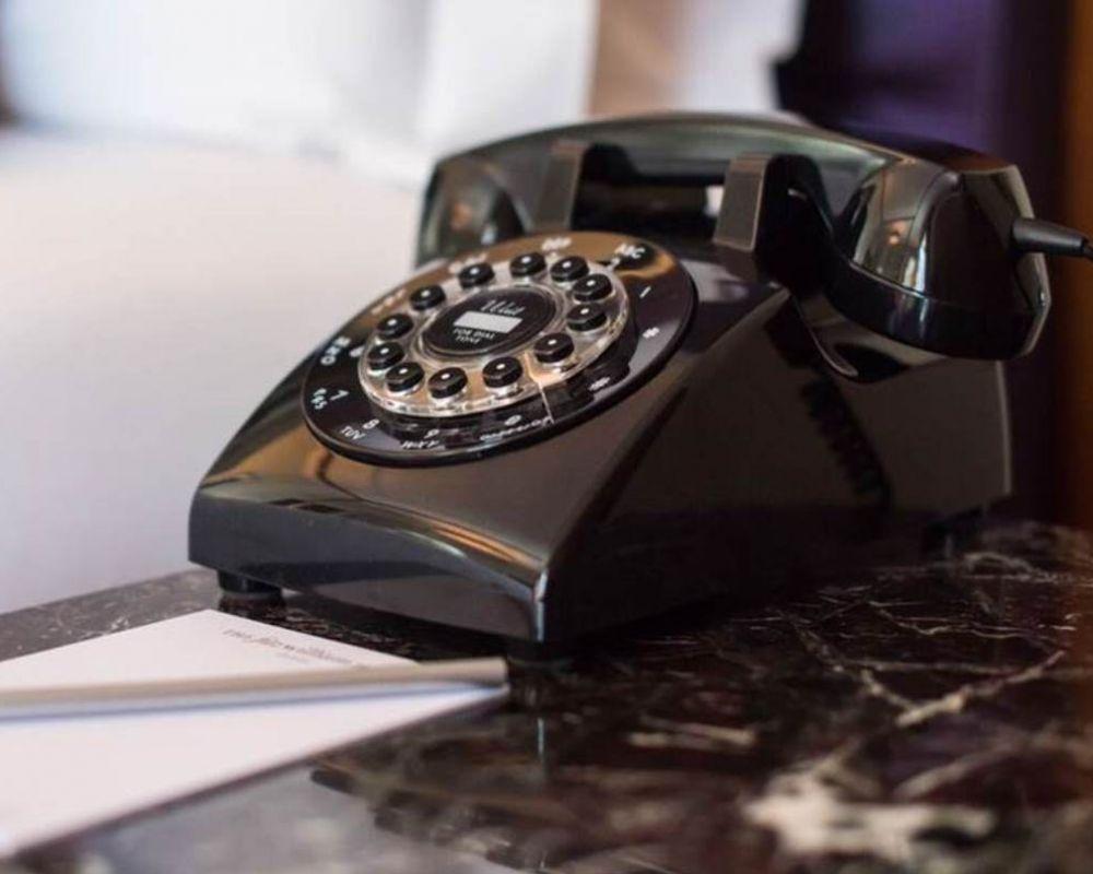 The Fitzwilliam Hotel Dublin Exterior photo A telephone