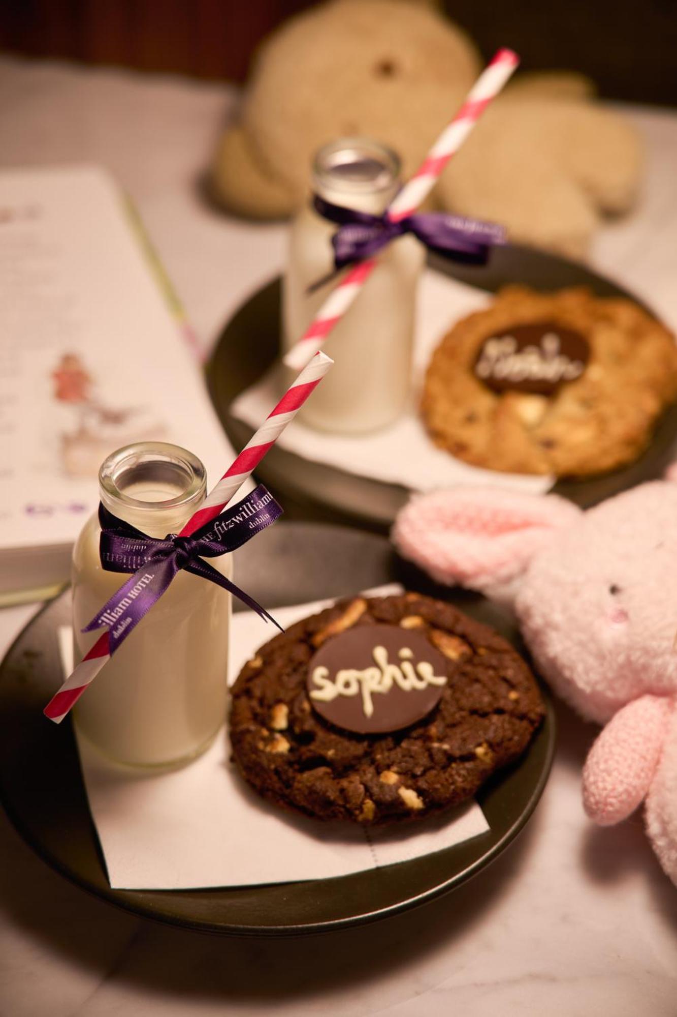 The Fitzwilliam Hotel Dublin Exterior photo Milk and cookies