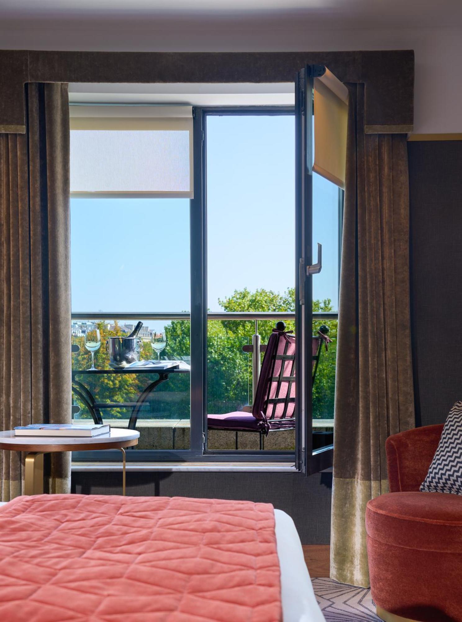 The Fitzwilliam Hotel Dublin Exterior photo A room at the hotel