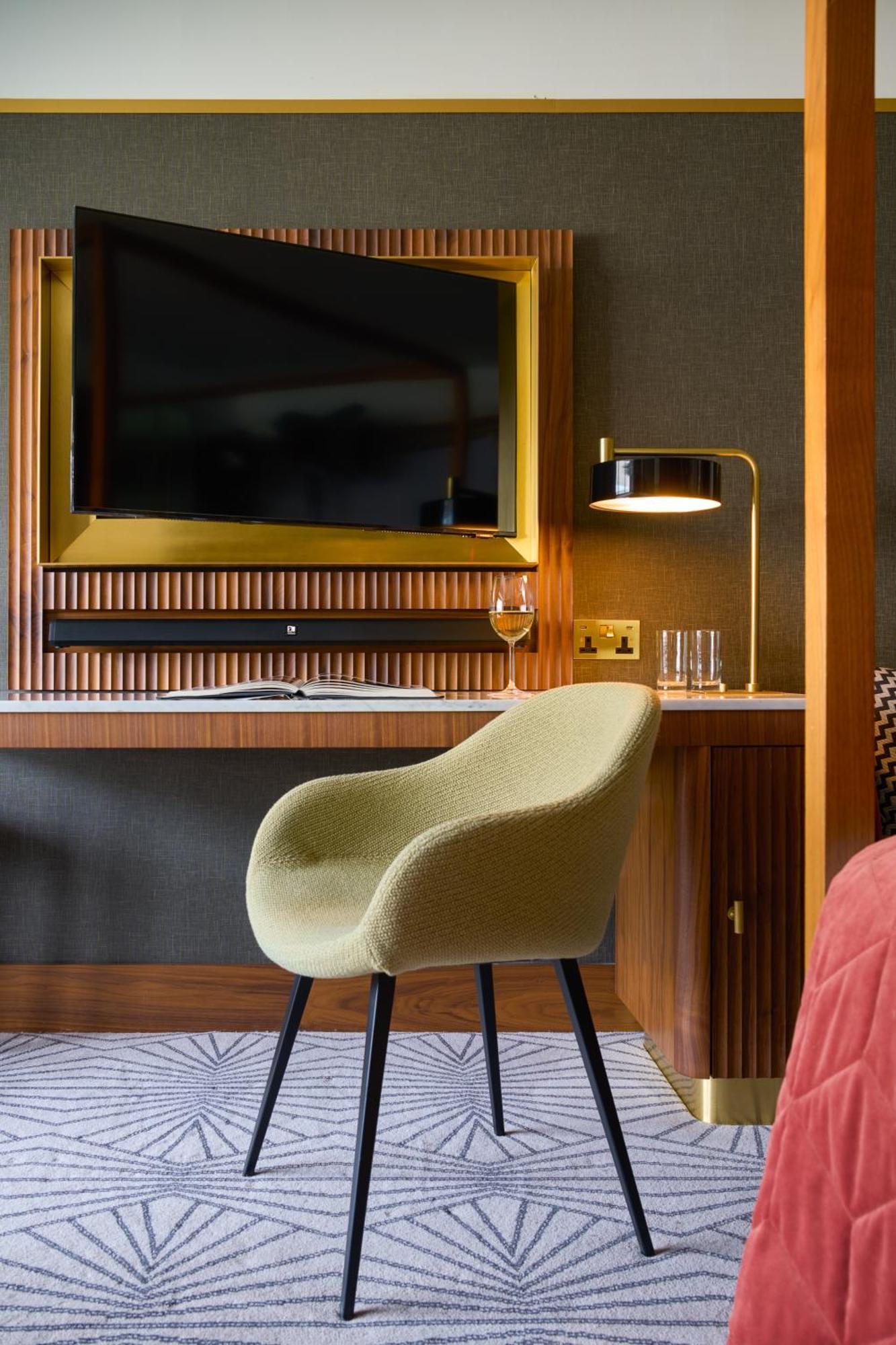 The Fitzwilliam Hotel Dublin Exterior photo A chair in a hotel room