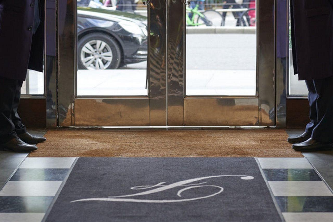 The Fitzwilliam Hotel Dublin Exterior photo Entrance to the hotel
