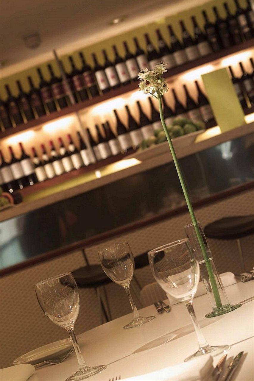 The Fitzwilliam Hotel Dublin Exterior photo The bar at the restaurant